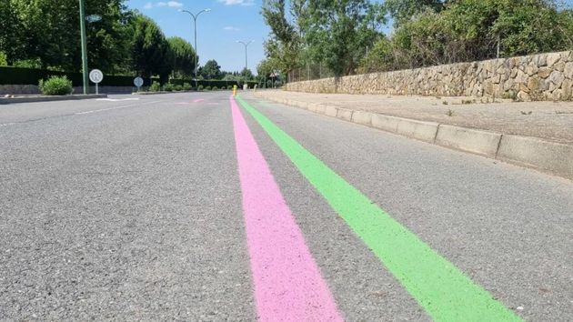 La DGT estrena la línea rosa en la carretera: su función y qué cambia para los conductores
