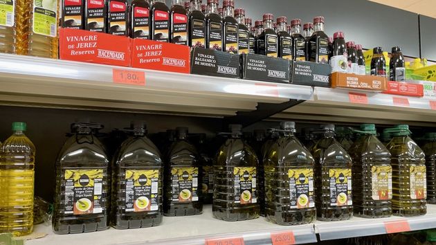 Mercadona sorprende y rebaja el precio del aceite de oliva Hacendado: virgen extra, suave y Gran Selección