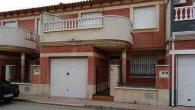 Unicaja rebaja un chalet adosado con 163 metros, 3 habitaciones, patio y cocina amueblada a solo 57.000 euros