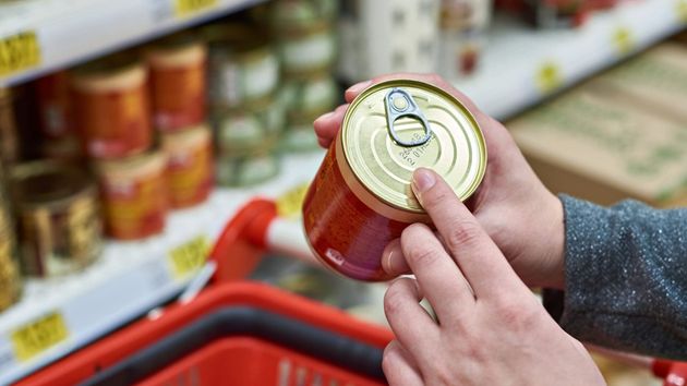 Confirmado por la OCU: puedes comer estos alimentos después de su fecha de caducidad