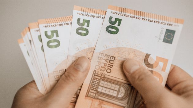 La batalla de los bancos por domiciliar tu nómina: pagan entre 200 y 720 euros por tus ingresos