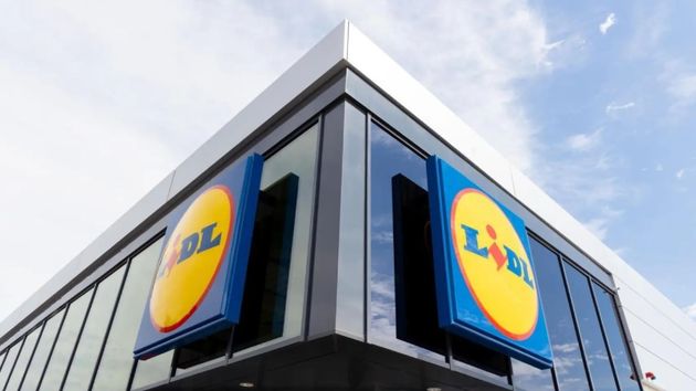 Una empleada de Lidl con 16 años de antigüedad es despedida sin indemnización por llevarse una chaqueta de 19,99 euros sin pagar: es procedente