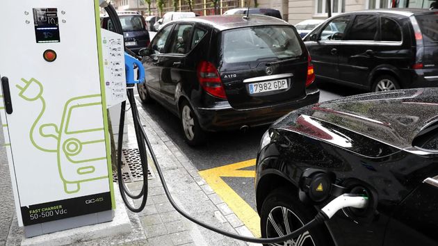 ¿Cuántos kilómetros puede recorrer un coche eléctrico con una sola carga de batería?