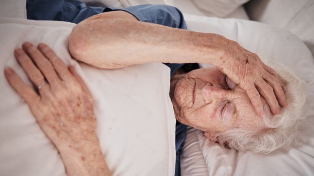 Una viuda de 79 años que cobra una pensión de 800 euros, tiene que dormir en un sofá: “con mi pensión no me llega para nada"