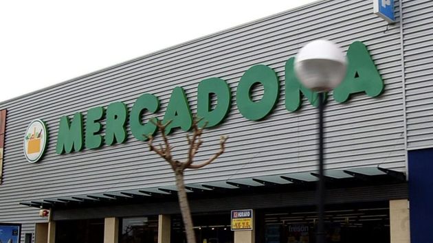 Una empleada que llevaba más de 30 años en Mercadona es despedida por no pagar unos cafés: las compañeras la delataron