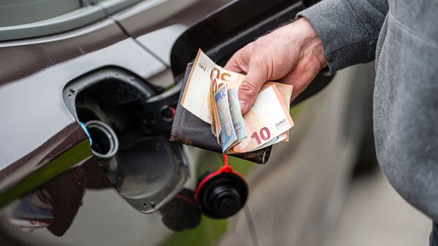 Un extrabajador debe devolver 23.762 euros a su empresa por pagar 423 repostajes de gasolina indebidamente con la tarjeta de empresa
