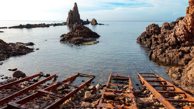 El ‘baratísimo’ viaje para jubilados que reta al Imserso: a la playa con pensión completa y transporte gratis