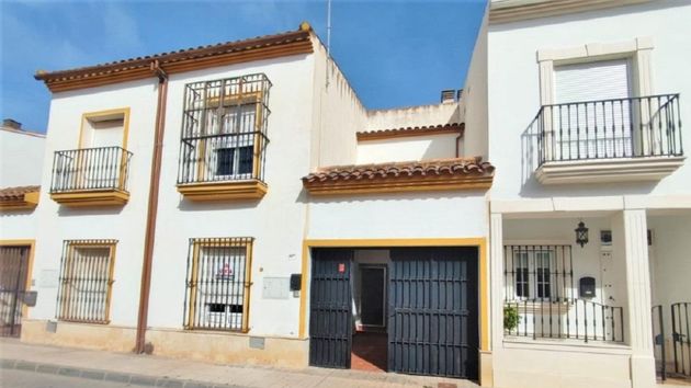 CajaSur ofrece una casa de 290 metros, 3 plantas y cocina amueblada por solo 38.000 euros