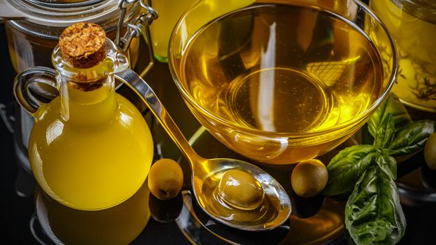 Alerta por el aceite de oliva virgen extra: las marcas que no se deberían comprar en el supermercado