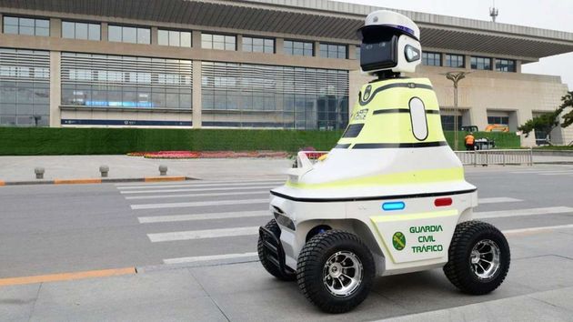 Adiós a los agentes de la Guardia Civil de Tráfico: este es el robot de carretera que los va a sustituir