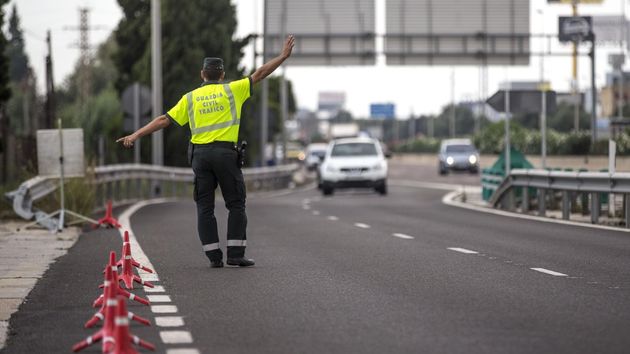 La Guardia Civil lo está colocando en sus controles: qué es un tetrápodo y cómo actuar si vemos uno