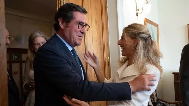Garamendi envía un duro mensaje a Yolanda Díaz al conocer la fecha en que se aprobará la reducción de jornada