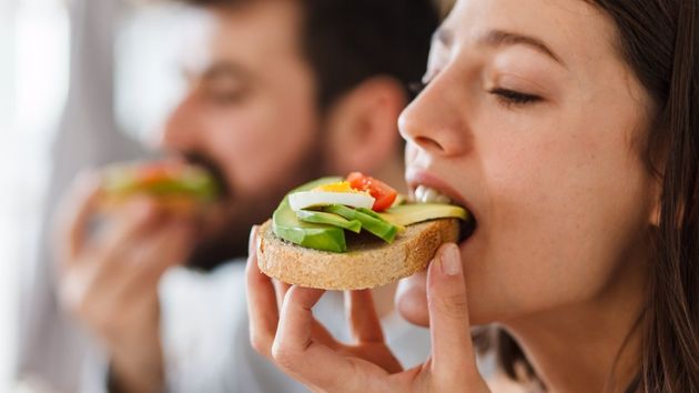 Tres alimentos que calman la ansiedad, según un médico