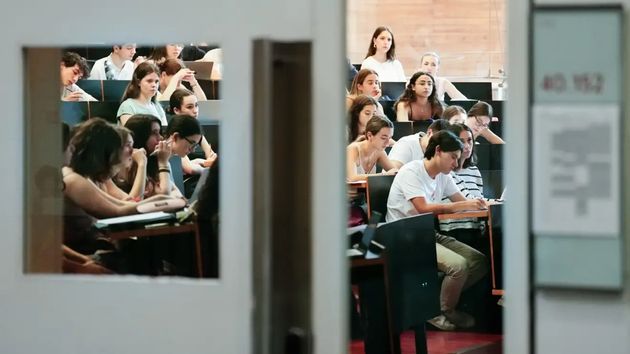 Banco Santander regala 77 becas de 12.000 euros cada una para estudiantes universitarios