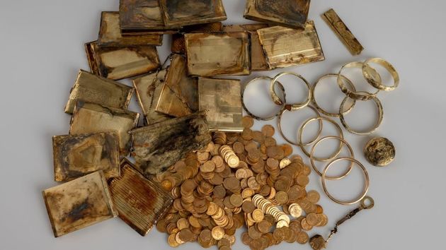 Unos excursionistas encuentran un tesoro escondido de más de 300.000 euros: ha estado oculto “bajo tierra durante más de cien años”