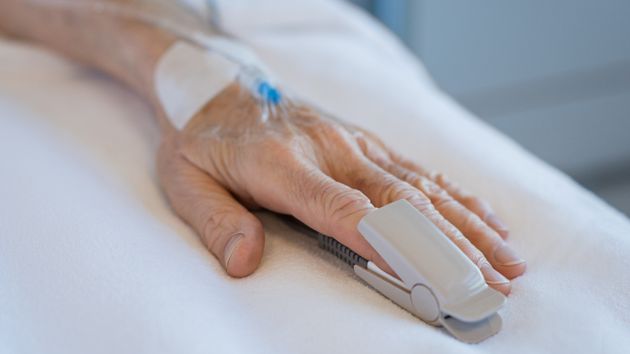 Un trabajador sufre un infarto durante su jornada laboral y multan con 2.451 euros a sus jefes por no hacerle una revisión médica