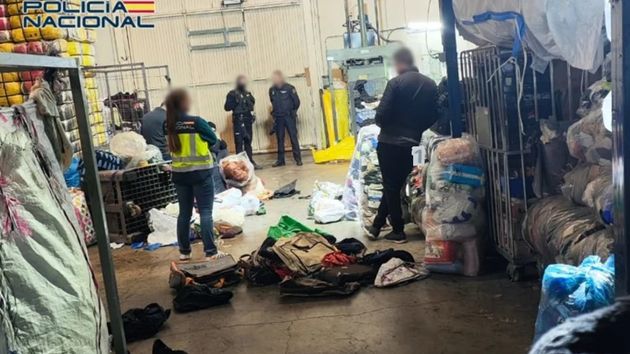 Le caen 400 kilos de peso encima durante su jornada laboral, lo despiden y denuncia a la Inspección de Trabajo para destapar la explotación laboral