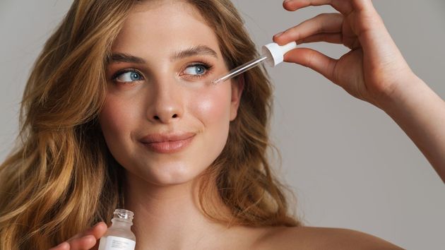 Tres aceites naturales para mejorar la elasticidad y rejuvenecer la piel de rostro, cuello y manos