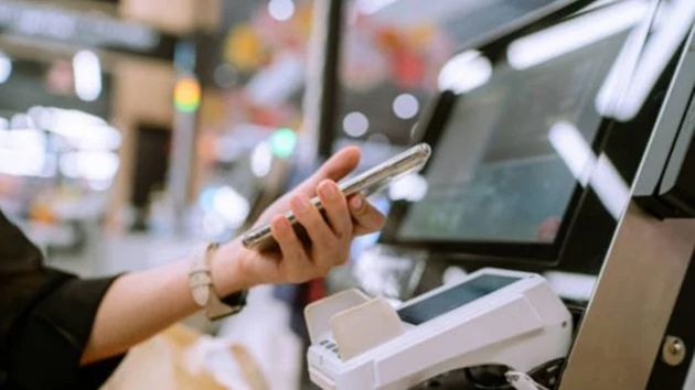 Usar (o no) las cajas de autopago: entre el ahorro de tiempo y el no servicio del empleado