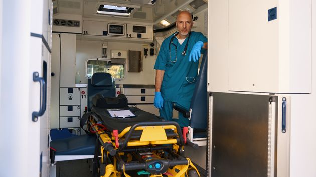 Un enfermero de ambulancias logra que su “guardia localizada” sea “tiempo efectivo de trabajo” y ahora deberán pagarle la diferencia