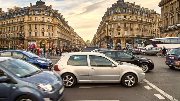 En Europa conservamos los coches de gasolina o diésel más tiempo que nunca, hasta más de 12 años y los eléctricos, apenas 3,6