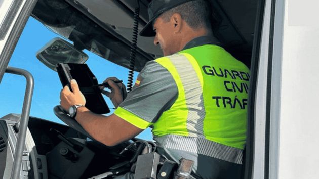 La DGT lo confirma: si manipulamos esta pieza del coche es un delito