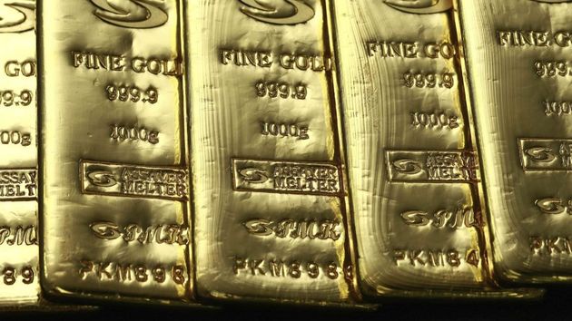 Un barrendero encuentra siete lingotes de oro en la basura por valor de casi 300.000 euros: pregunta si puede quedárselo y esta es la respuesta