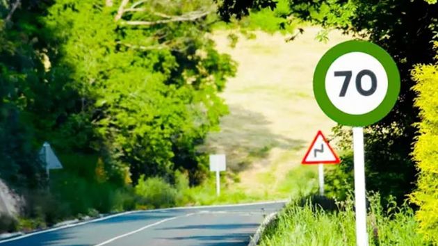 Qué significa la nueva señal redonda con borde verde que está apareciendo en algunas carreteras