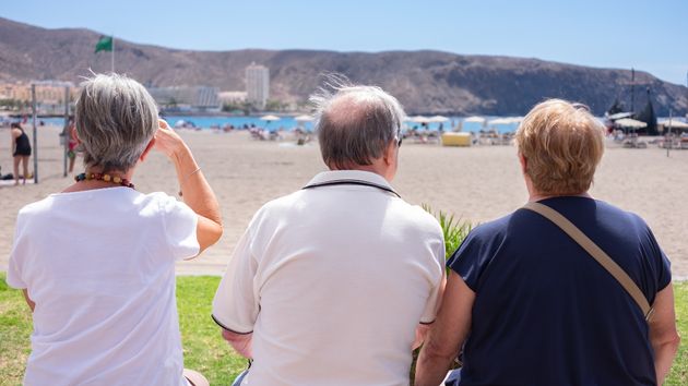 Los turistas británicos se ‘cansan’ de España y destacan el problema: “No van a convertir mis libras en euros”