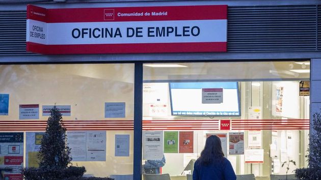 El SEPE dará una prestación por desempleo de hasta 570 euros al mes y durante 21 meses como máximo a los trabajadores que hubieran trabajado menos de un año