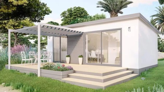 La casa prefabricada que viene totalmente amueblada con mobiliario de diseño por menos de 50.000 euros
