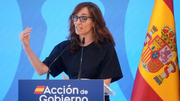 Sanidad prohibirá fumar en vehículos de trabajo, fiestas al aire libre, universidades y terrazas