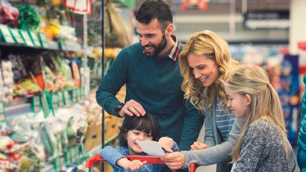 Las personas que todavía escriben la lista de la compra en papel tienen 7 cualidades únicas según la psicología