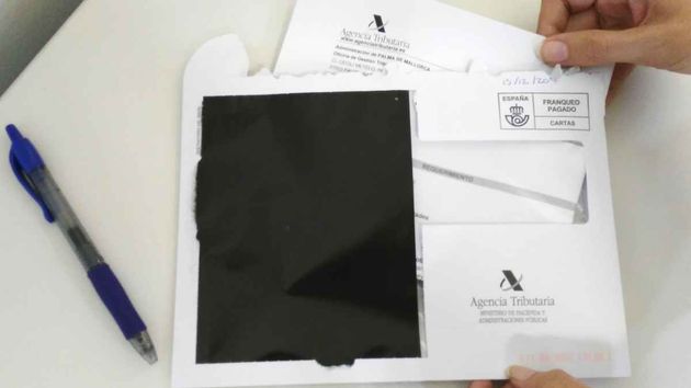 Hacienda puede multar con hasta 3.000 euros si compartes una cuenta con tu hijo y no declaras estos movimientos