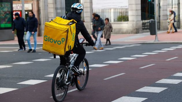 La UE multa con 329 millones a Glovo y Delivery Hero por crear el ‘cártel’ de la comida a domicilio