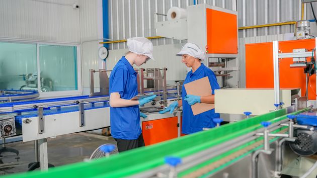 Adecco lanza 40 vacantes para operarios de producción en el sector alimentario