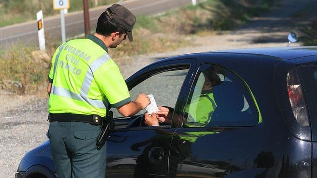 Tráfico multará con hasta 500 euros a los conductores que incumplan estas normas en las rotondas