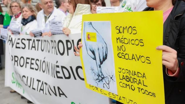 Médicos de toda España contra el nuevo Estatuto Marco: "Si eres médico, trabajas 24 horas..."
