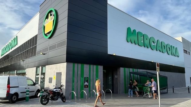Un trabajador de Mercadona, con 19 años de antigüedad, es despedido por rellenar una botella de lejía con desinfectante para llevársela a casa: es procedente