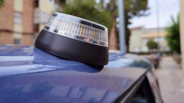 En 2026 será obligatoria la luz de emergencia V16 en tu coche: esta es la que debes comprar