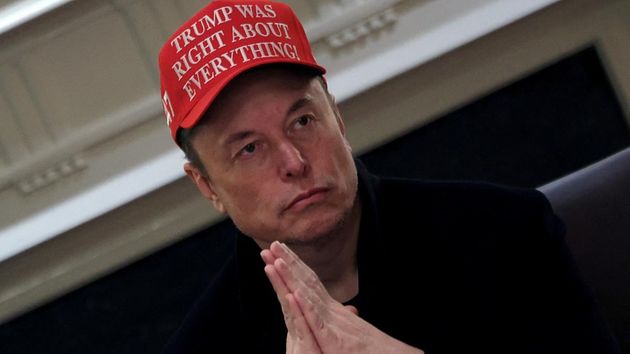 Elon Musk no se muerde la lengua y llama ‘serpiente’ a un conocido asesor de La Casa Blanca y amigo de Trump