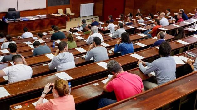 Más de 140.000 aspirantes se presentan este sábado a las oposiciones docentes en España con una oferta de sólo 20.461 plazas