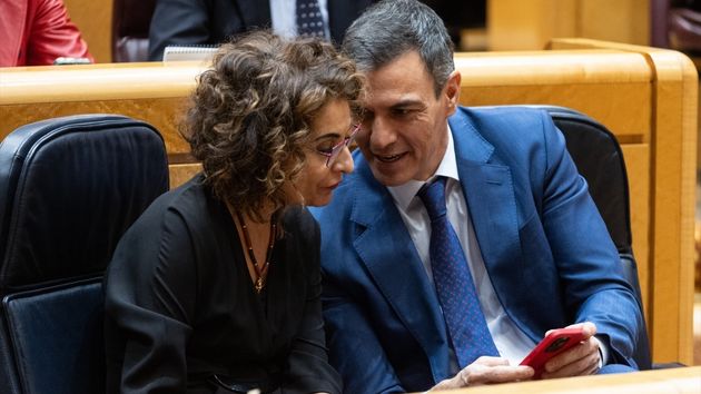 Hacienda avisa a toda España: se podrá desgravar el seguro del coche y la gasolina en la Renta en este caso