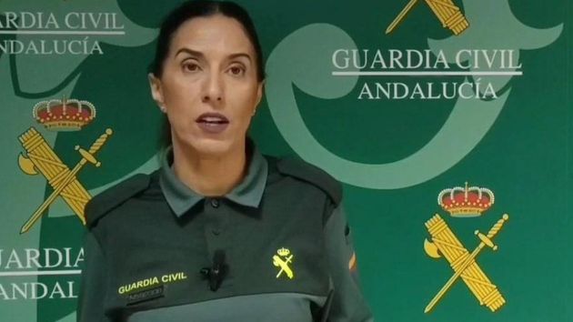 La Guardia Civil avisa a toda España: pueden multarte por llevar las maletas en el asiento trasero del coche en estos casos