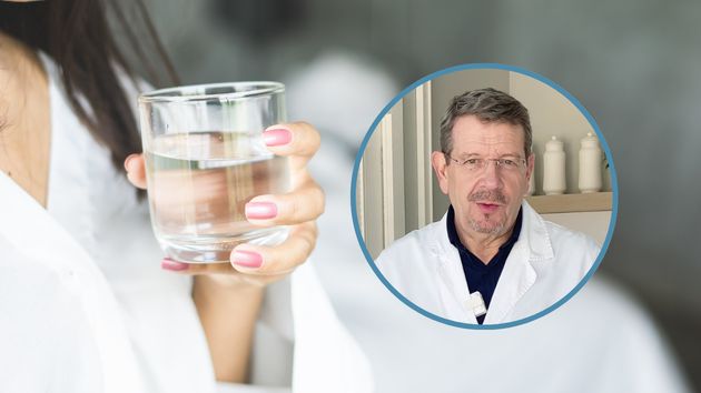 Julio Maset, médico: “Beber agua justo antes de ir a dormir podría interrumpir nuestro descanso”