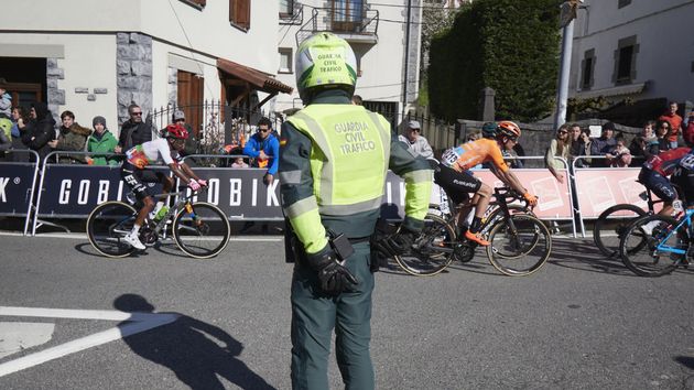 Adiós a los ciclistas en carretera: Tráfico estudia limitar las horas a las que pueden circular