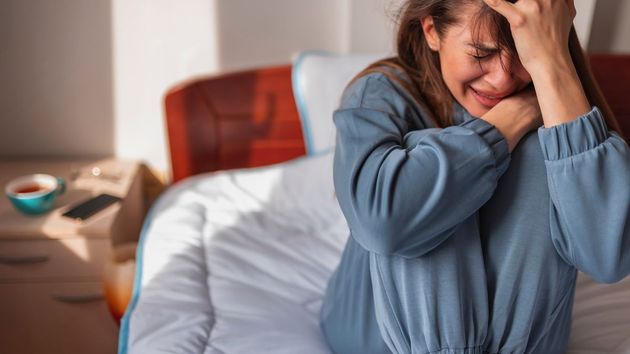Unos padres confiesan el dineral que se gastan al mes tras la vuelta de su hija de 27 años a casa: “no queremos verla en la calle”