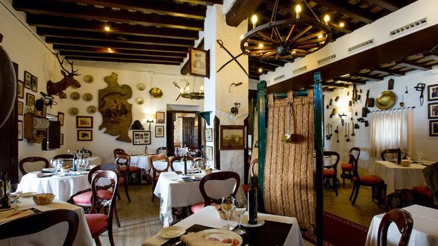 El bar de carretera donde debes parar a comer sí o sí en Andalucía: comida de escándalo con vistas al mar en la A-4
