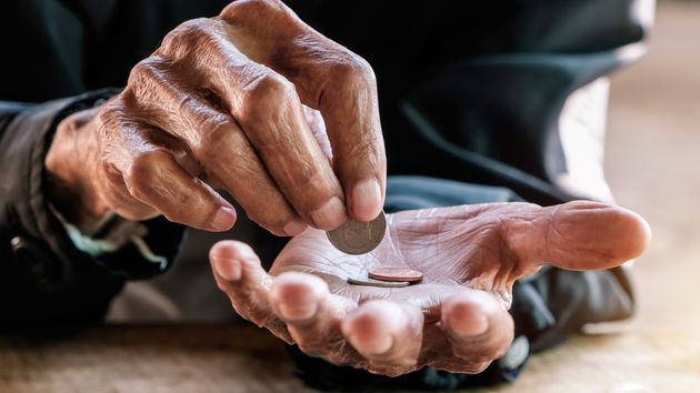 Un jubilado de 90 años va a pedir un préstamo y le regalan 255.000 euros: "sé que es tu cumpleaños y hemos preparado..."