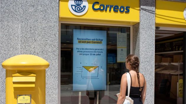 Correos acuerda con la mayoría sindical medidas para adaptar la plantilla a dar mejor servicio durante la campaña de Navidad